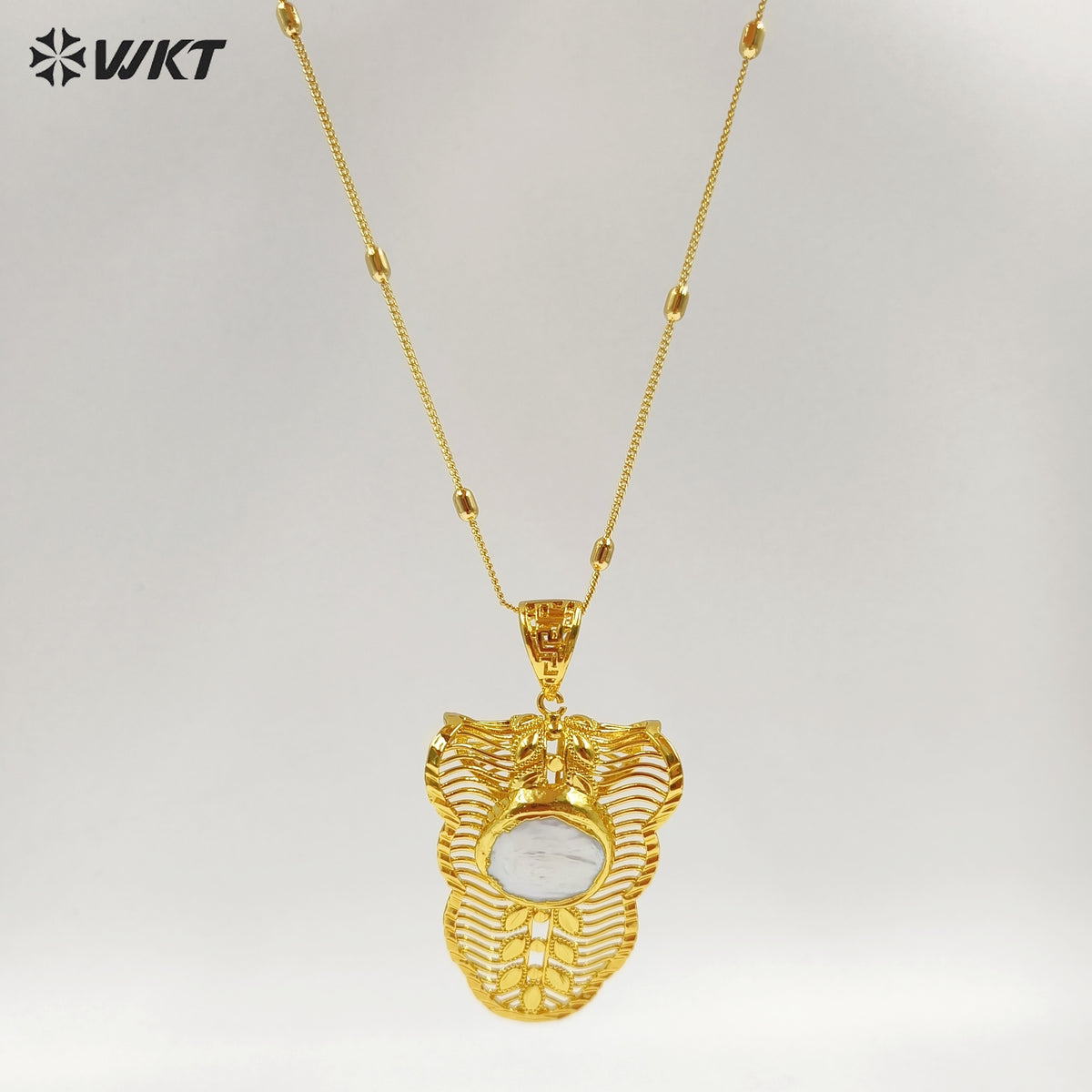 WT-JN329 New Sales Exquisite Gold Electroplated Leaves Shape With Round Natural Freshwater Pearl Pendant Necklace Women Jewelry