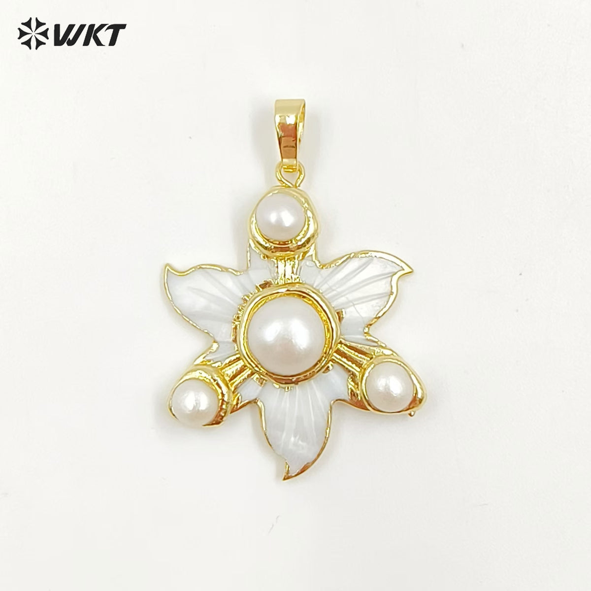 WT-JP394 New Arrivals Elegant and Gentle 18K Gold Plated Natural Flower Shell Round Pearl Pendant for Women Jewelry Accessories