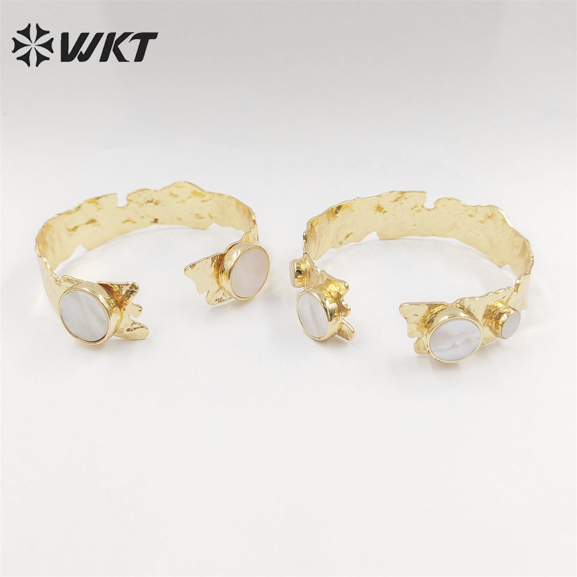WT-MPB074 WKT NEW Design 18k Real Gold Plated Resist Tarnishable Shell Bezel Setting Bangle Women Wedding Gold Bangle
