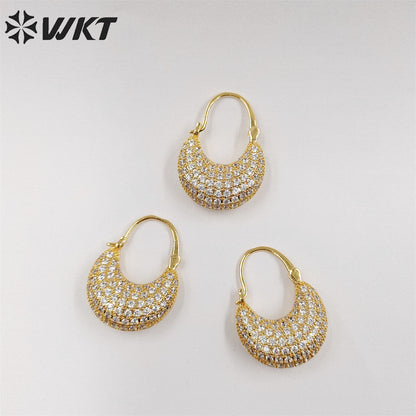WT-ME086 Wholesale Newest Design Micropaved Cubic Zircon Setting Destiny Moon Shape Clasp Earrings Lady CZ Earrings