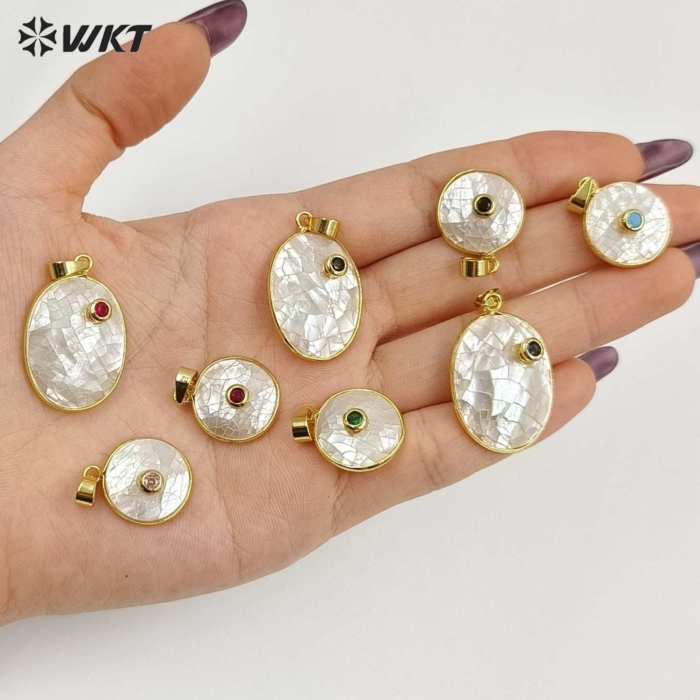 WT-JP491 Newest Design Gold Plated Zircon Setting In MOP Shell Pendants With Different Sizes For Women Simple Necklace DIY