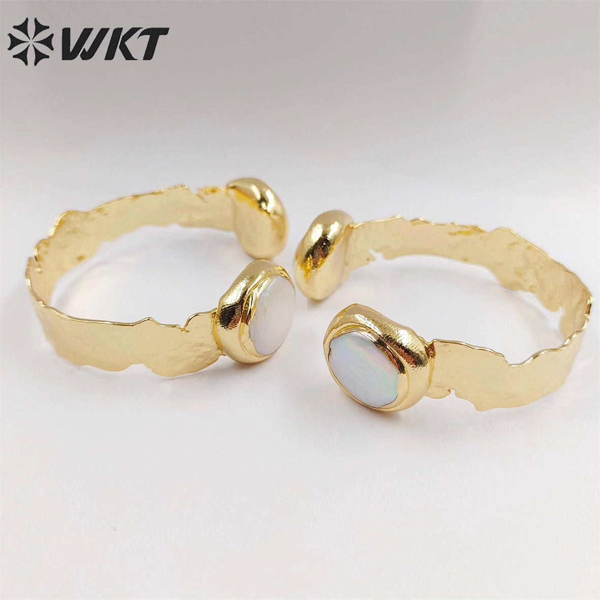 WT-MPB045 Adjustable Fashion Elegant Women Pearl Yellow Brass Bangle New Design with 18k Gold Plated Bangle Pearl Bangle