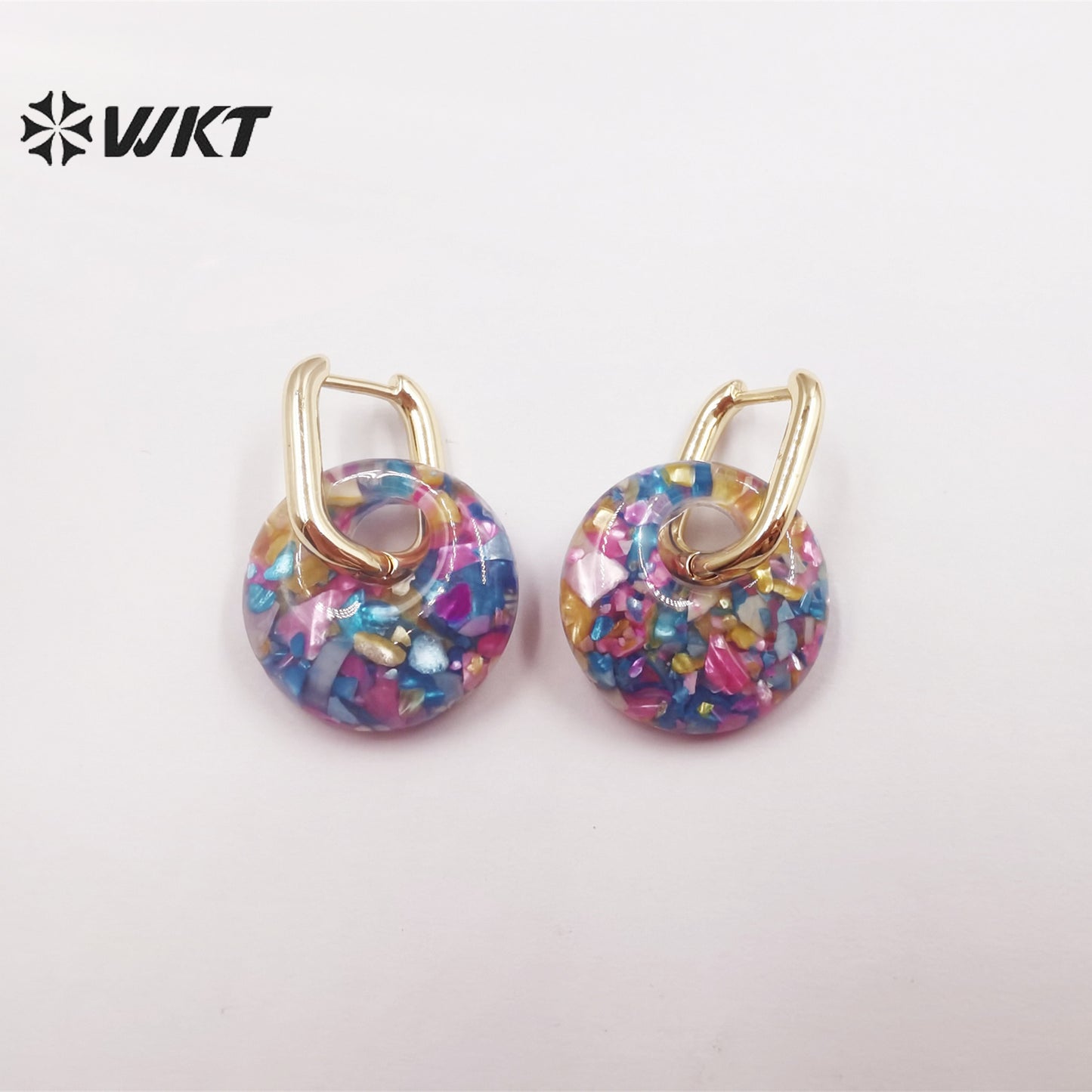 WT-MPE074 Women's Earring Gifts Adorable Petite Shell with Enamel Earrings Colorful Round Pendant 18k Real Gold Plated Earrings