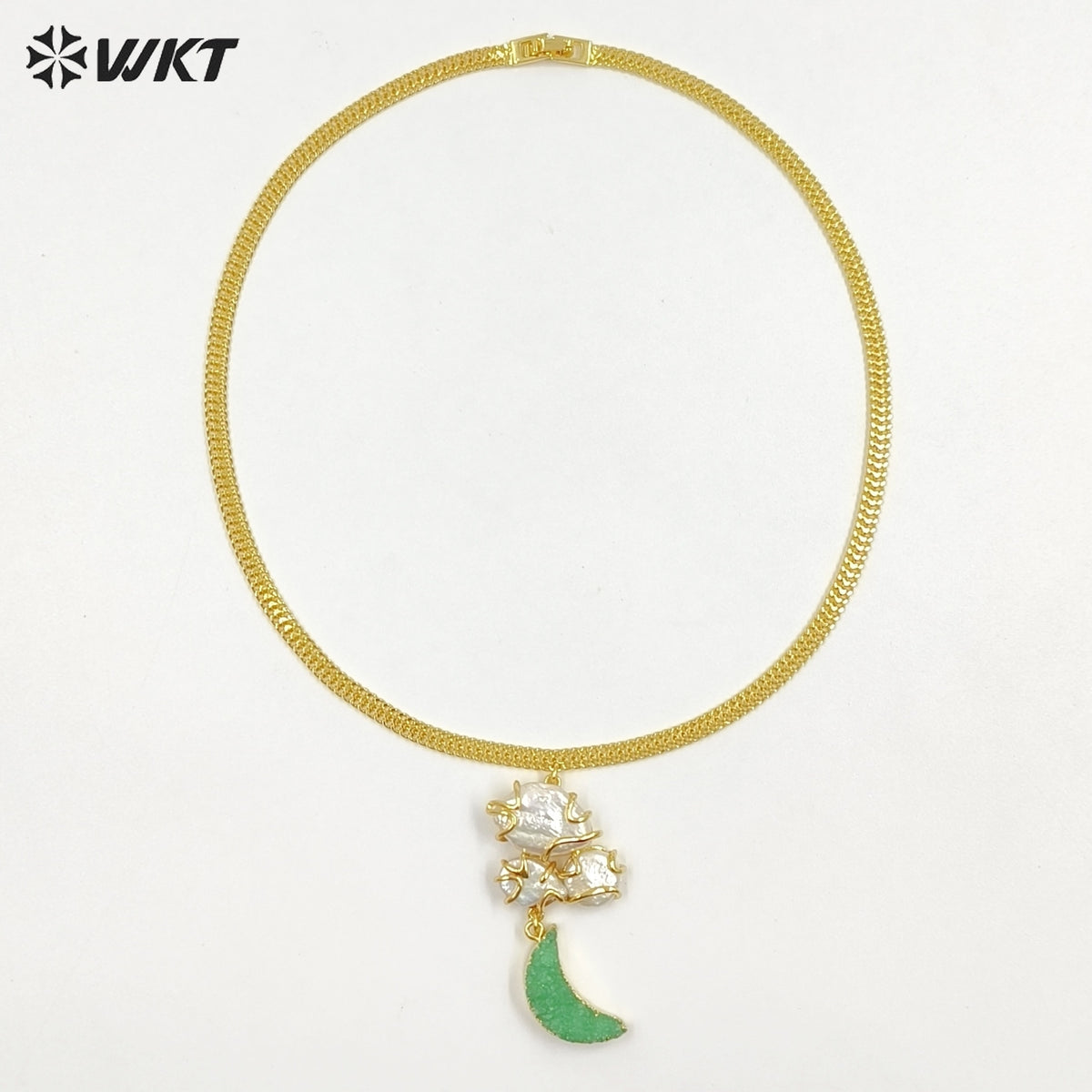 WT-JN399 Unique Design Gold Plated Natural Pearl Connect Moon Shape Stone Pendant Necklaces For Female Daily Decorative Jewelry