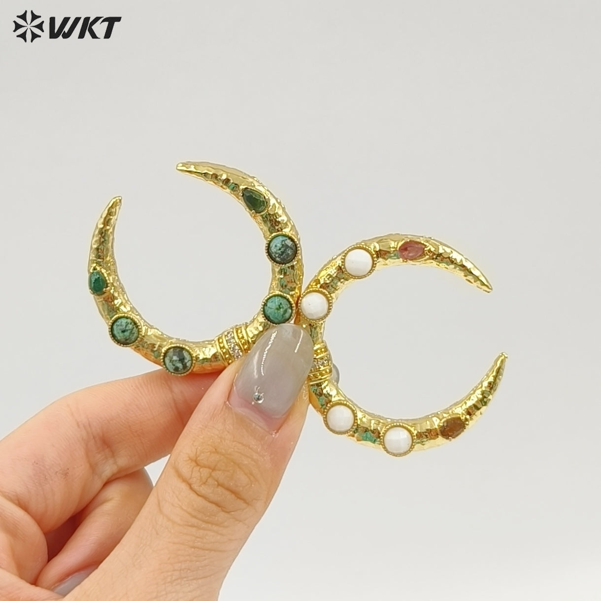 WT-P2050 Delicate 18K Gold Plated Zircon And Lapis Multi Gemstones Horn Shape Pendants For Women DIY Jewelry Accessories