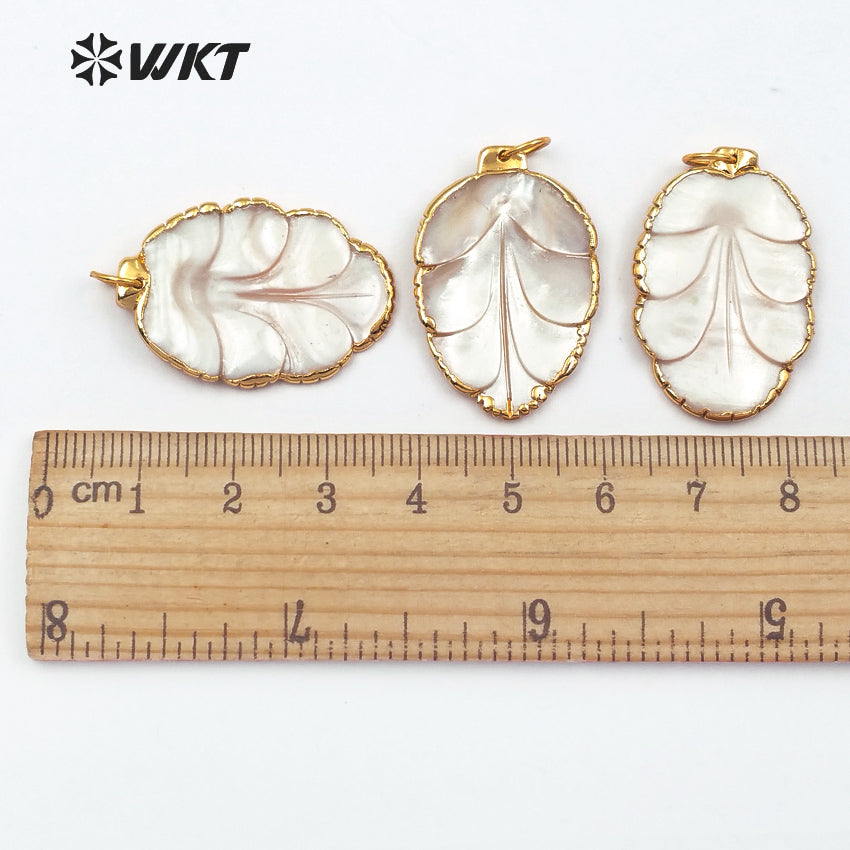 WT-JP059 Dainty Floral Shape Pendant Natural Vogue Petals With Gold Bezel Romantic Gift for Her Women Sea Shell Jewelry Pendant