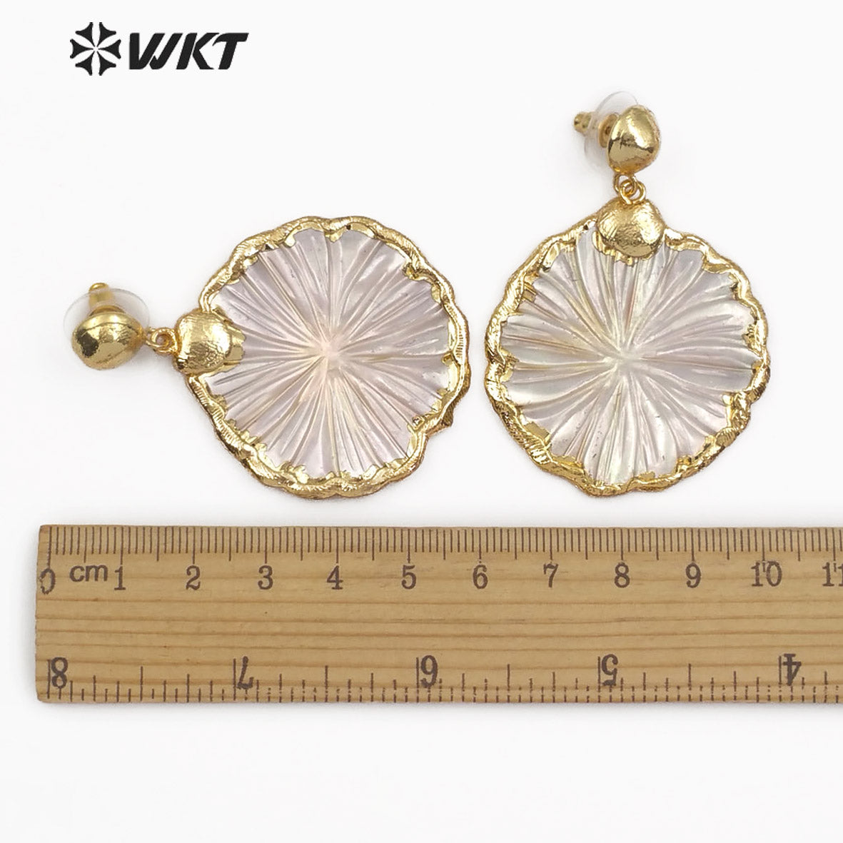 WT-E482 Vogue Design Sea Shell Earring Summer Wedding Jewelry With Carve in Petal Shape Gold Natural White Shell Earring