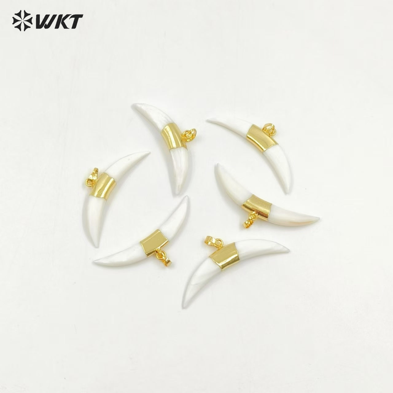 WT-P1236 WKT Fashion Jewelry Popular Crescent Shape White Shell Pendant