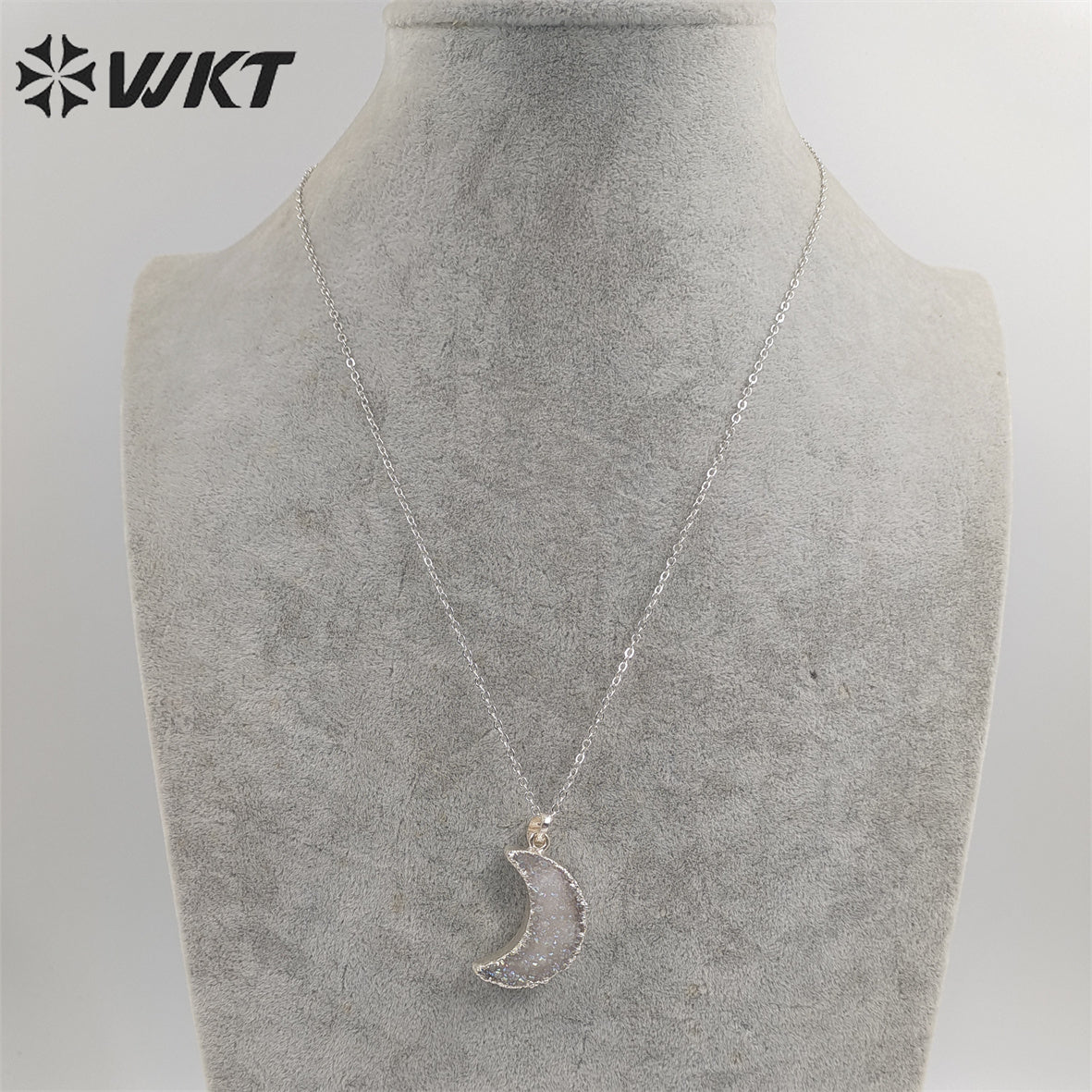 WT-N541 Lovely Natural Crystal Quartz Angel Druzy Crescent Moon Necklace with Gold Dipped Fashion Hot Gold Druzy Moon Necklace