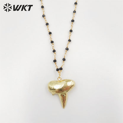 WT-N227 Wholesale Fashion 18k Gold Plated Natural Shark Tooth Necklace with Black Rosary Beads Real Teeth Bone Necklace