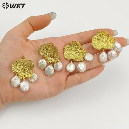 WT-MPE173 Delicate Gold Plated Metal And Natural Three Freshwater Pearls Flower Shape Drop Earrings For Lady Wedding Gift