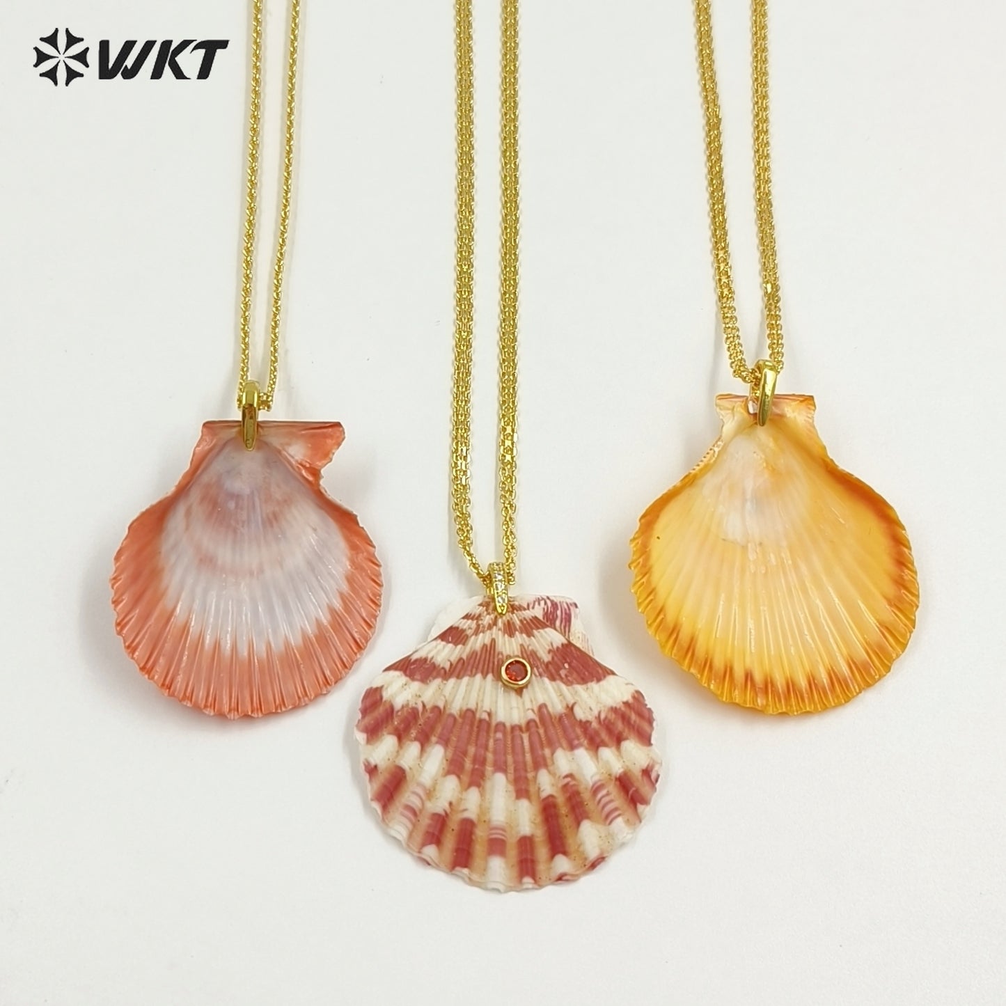 WT-JN396 Beautiful Popular Zircon And Natural Colors Scallop Shell Pendants Necklaces For Women Summer Beach Matching Accessory