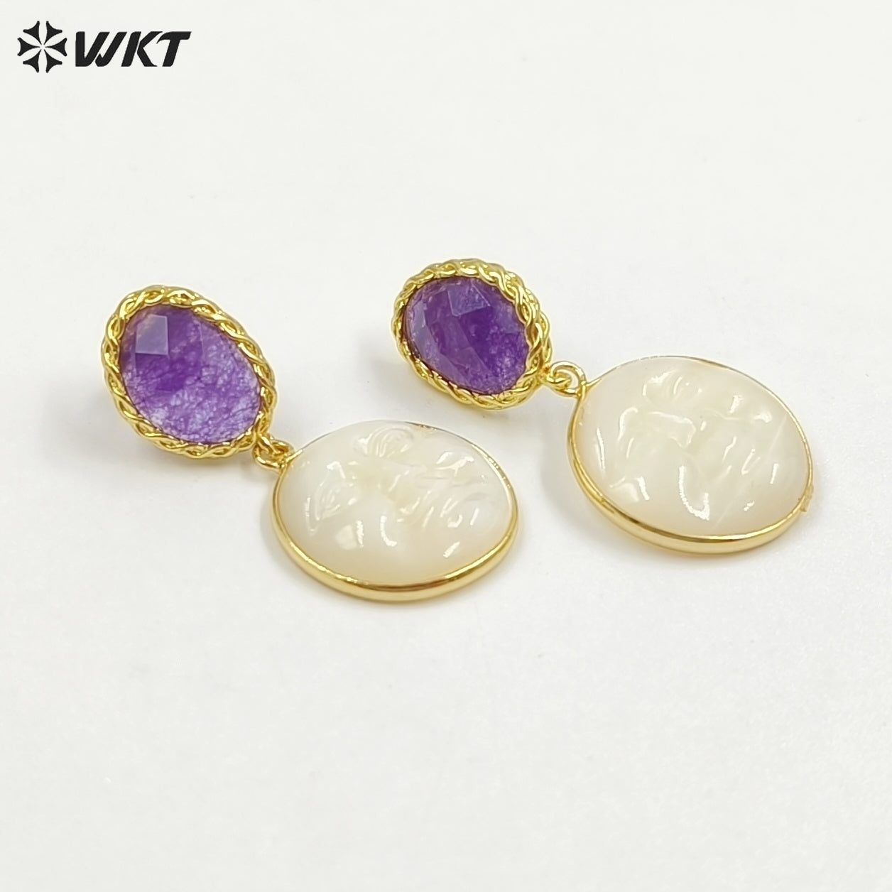 WT-MPE192 Unique Style Gold Plated Natural Jade And Shell Carved Face Shape Pendant Earrings For Female Special Party Gift