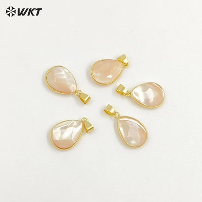 WT-JP182 Hot Sales Round Bezel Setting Shell Pendant 18k Gold Plated Stylish Women Charm Jewelry Natural Gold Shell Pendant