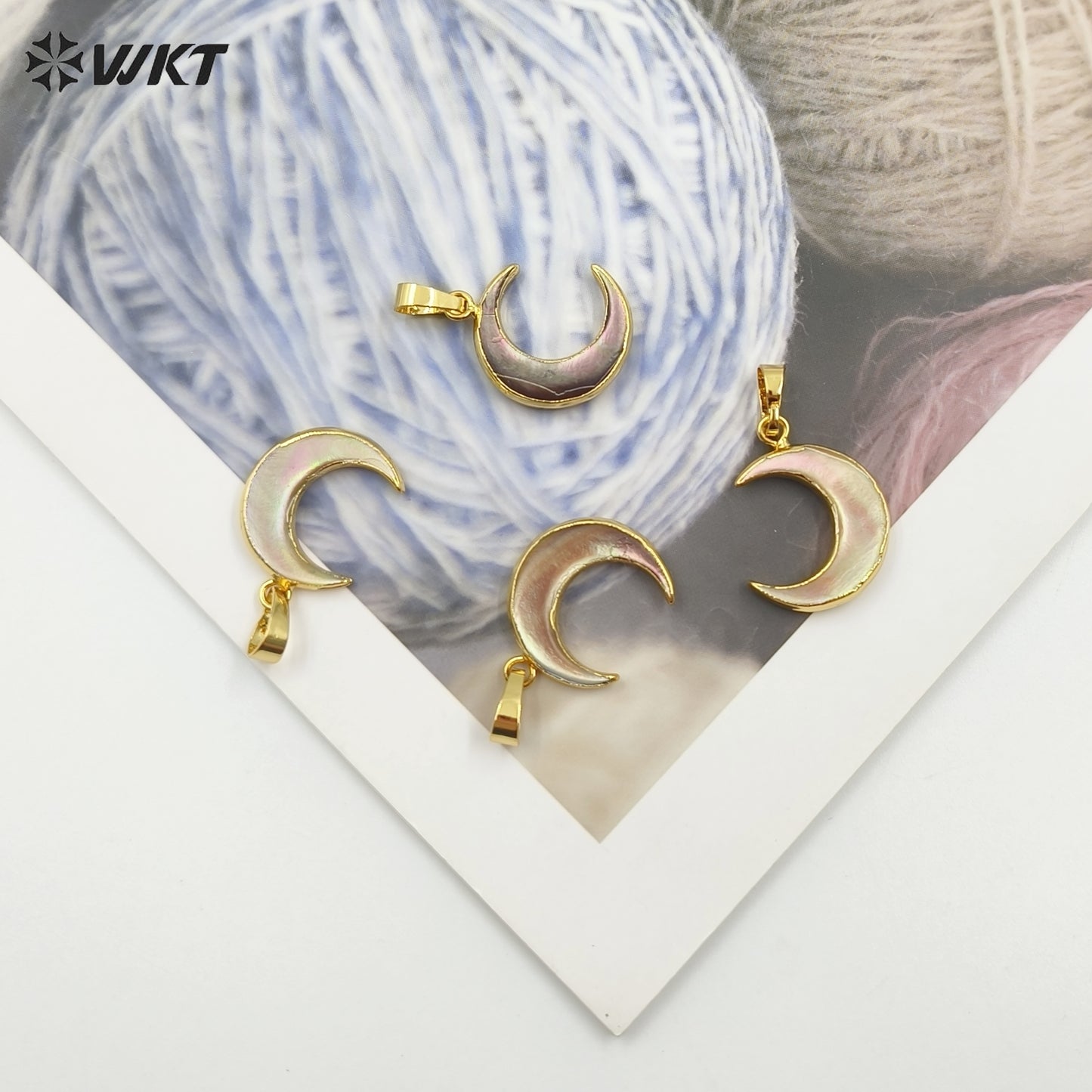 WT-P955 Wholesale 20mm Natural Moon Shell Jewelry Pendant,New Design Grey Shell Pendant With Gold Plated for Necklace