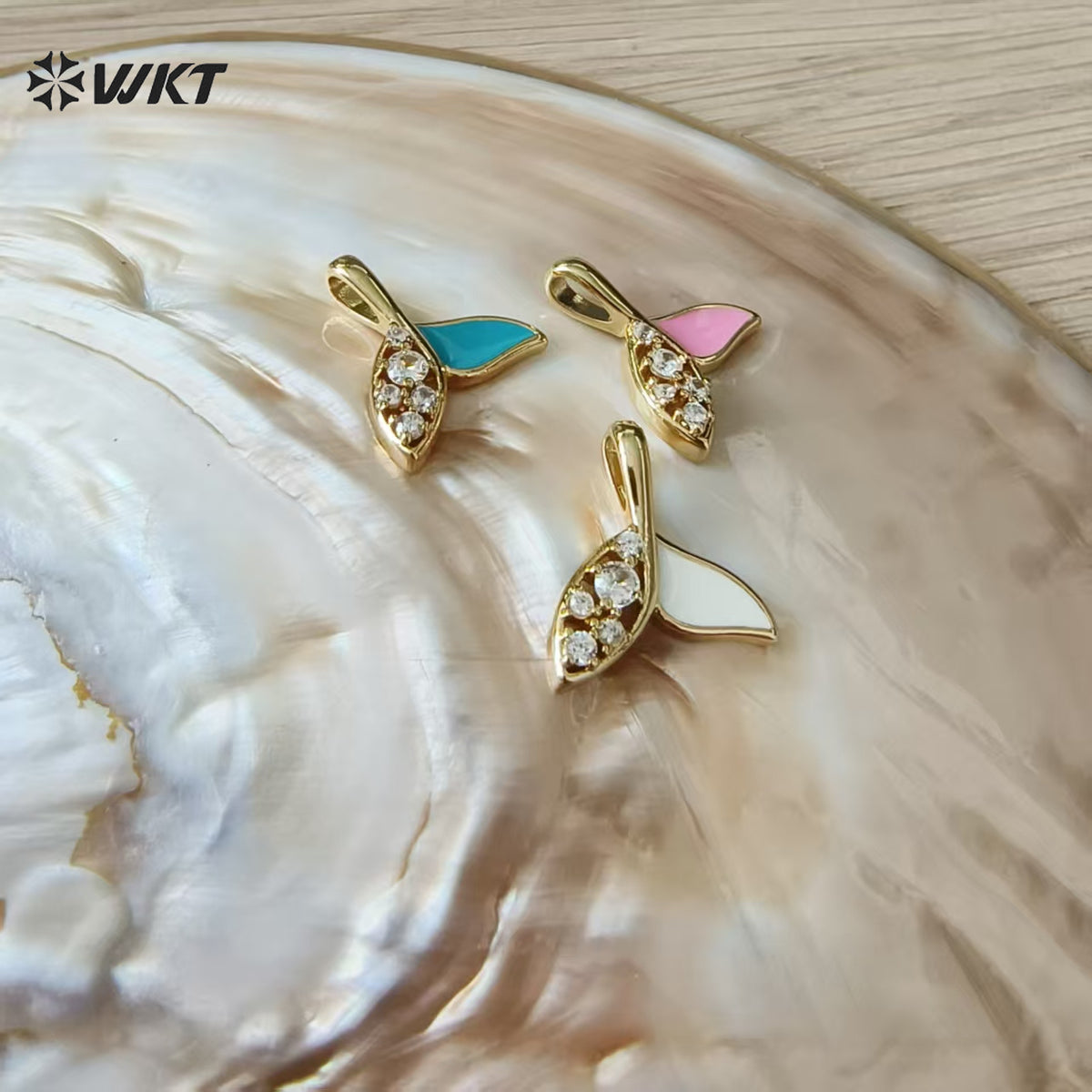 WT-MP325 Newest Lovely Gold Electroplated Ocean Series Yellow Brass And Zircon Fishtail Shape Little Pendants For Necklace DIY