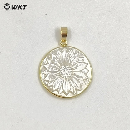 WT-JP417 Lovely Pretty Handmade Carved Natural Sea Shell Round Sun Flowers Jewelry Pendants For Friend gift