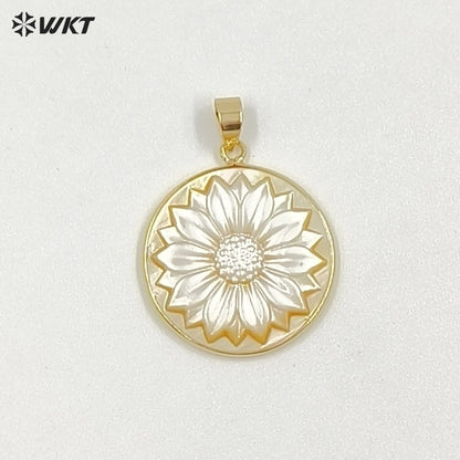 WT-JP417 Lovely Pretty Handmade Carved Natural Sea Shell Round Sun Flowers Jewelry Pendants For Friend gift
